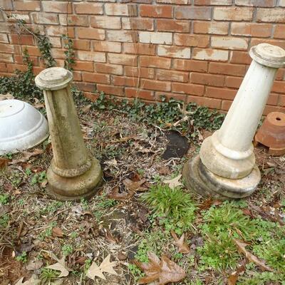 2 columns, round stepping stones, planter 