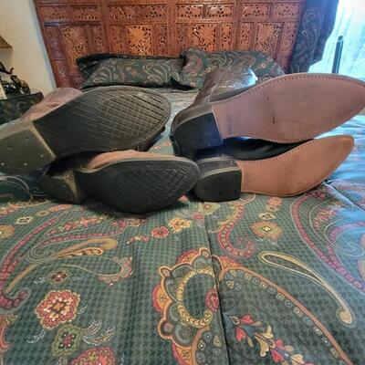 Brown and black pair of boots mens size 110 ee leather Made in India