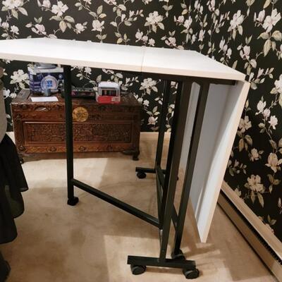 folding table