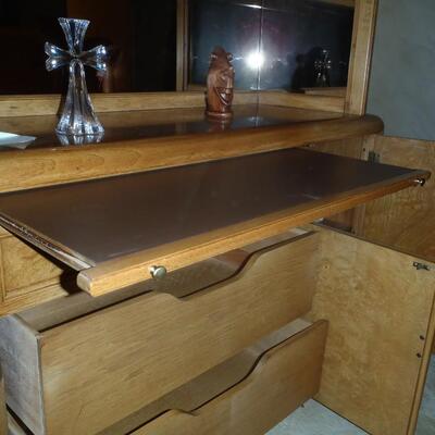 Thomasville lighted Burl Wood China cabinet