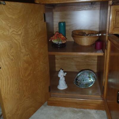 Thomasville lighted Burl Wood China cabinet