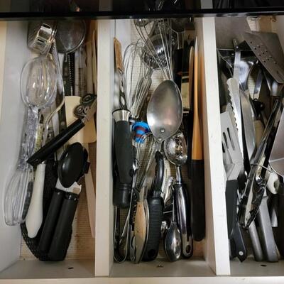 full drawer kitchen utensils