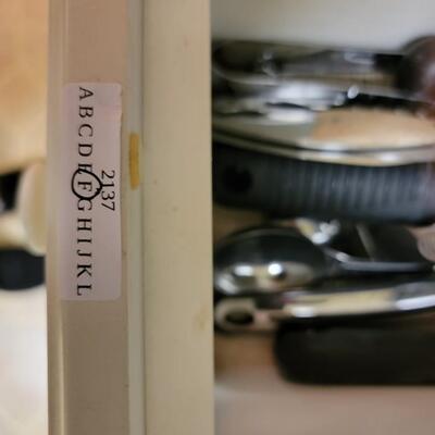 full drawer kitchen utensils