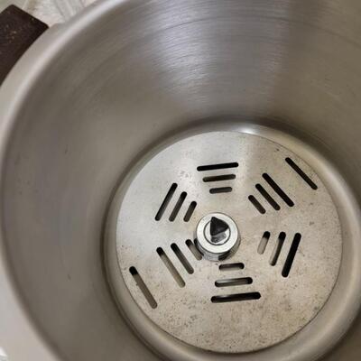 pressure cooker