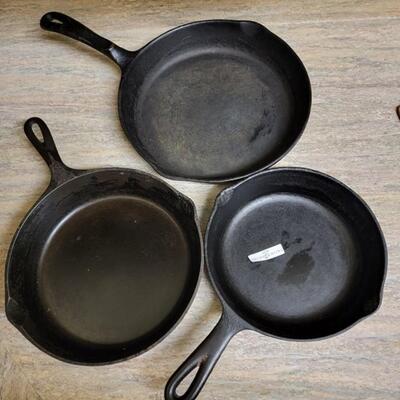 3 cast iron skillets 