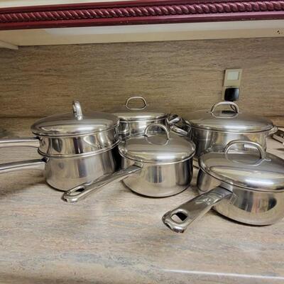 5 stainless steel pots with lid's 2 stock pots, double Dutch oven and 2 sauce pants