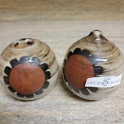 2 Decorative glass items