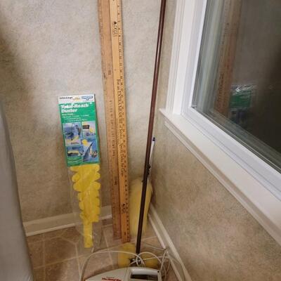 swifter dusters and yard sticks