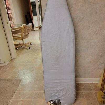 ironing board/ iron