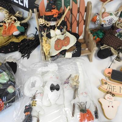 6 pc Halloween Decor: Ghost and Witch Family, Wooden Signs, Happy Harvest