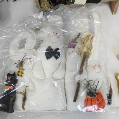 6 pc Halloween Decor: Ghost and Witch Family, Wooden Signs, Happy Harvest