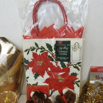 20+ Christmas Lot: Bears, Horn Ornaments, Gift Bag, Tinsel