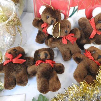 20+ Christmas Lot: Bears, Horn Ornaments, Gift Bag, Tinsel