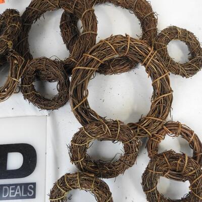 22 Twine Wreaths, Pinecones, Twine Heart Wall Decor