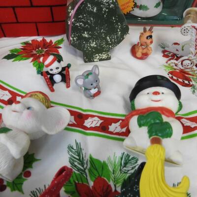 20+ Christmas Lot: Hot pads, Ornaments, Table Cloth, Tree Skirt, Bear Puppets
