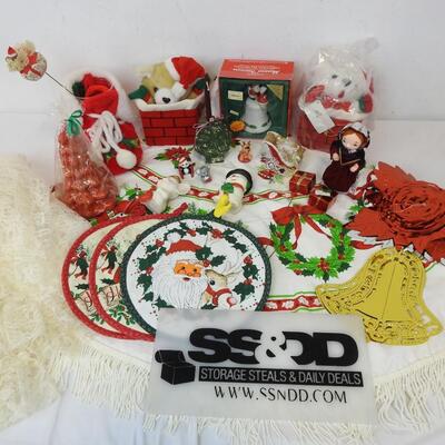 20+ Christmas Lot: Hot pads, Ornaments, Table Cloth, Tree Skirt, Bear Puppets
