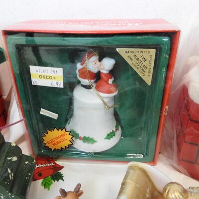 20+ Christmas Lot: Hot pads, Ornaments, Table Cloth, Tree Skirt, Bear Puppets