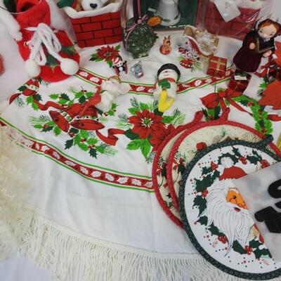 20+ Christmas Lot: Hot pads, Ornaments, Table Cloth, Tree Skirt, Bear Puppets
