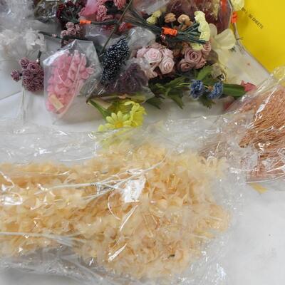 Assorted Craft Lot: Flowers, Birds, 4-In-1 Disposable Palette Paper