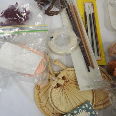 Assorted Craft Lot: Flowers, Birds, 4-In-1 Disposable Palette Paper