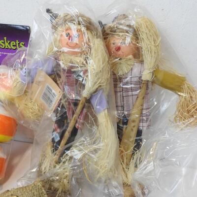 Halloween Lot: Candy Baskets, Scarecrows, Pumpkin Decor, Leaves