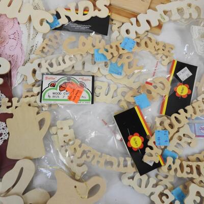 Lot of Assorted Wooden Craft Signs, Doilies