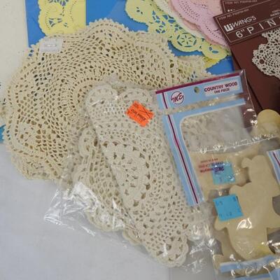 Lot of Assorted Wooden Craft Signs, Doilies