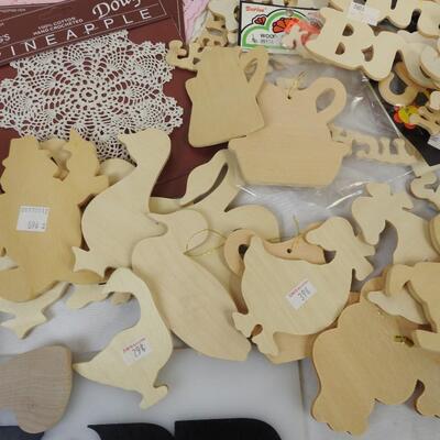 Lot of Assorted Wooden Craft Signs, Doilies