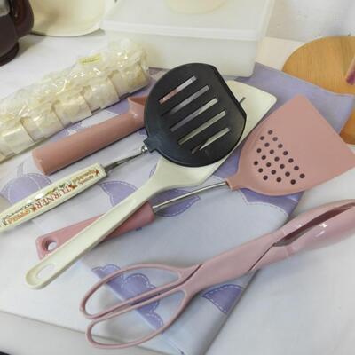 18 pc Kitchen Lot: Baskets, Pink Serving Tools, Ceramic Teapot, Hot Plate