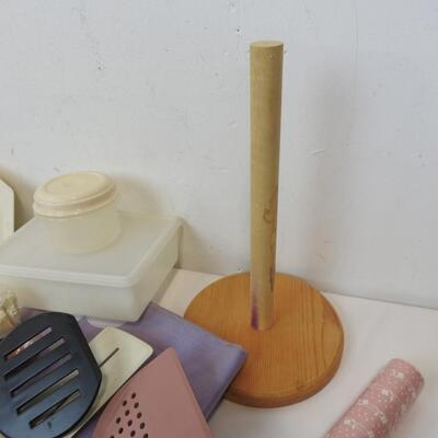 18 pc Kitchen Lot: Baskets, Pink Serving Tools, Ceramic Teapot, Hot Plate