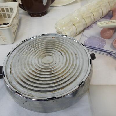 18 pc Kitchen Lot: Baskets, Pink Serving Tools, Ceramic Teapot, Hot Plate