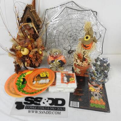 12 pc Halloween Lot: Paper Plates and Goods, Pumpkin and Birdhouse Decor