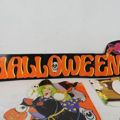 Die cuts/window clings: 6 die cuts, includes 2 jointed,  1 honeycomb, 1 cling