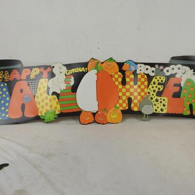 Die cuts/window clings: 6 die cuts, includes 2 jointed,  1 honeycomb, 1 cling