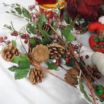 Christmas decor:12+ pcs:  poinsettia centerpiece, floral, suncatchers, magnets
