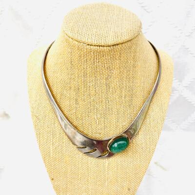 MODERNIST MEXICAN STERLING SILVER COLLAR NECKLACE MOSSY GREEN STONE