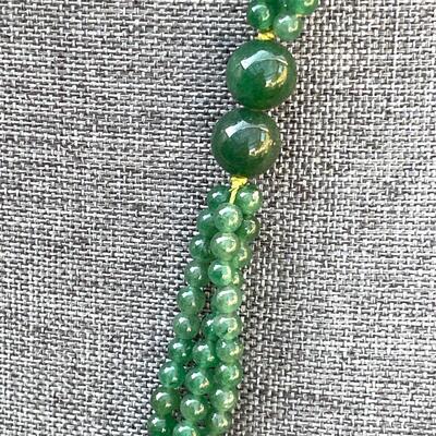BEAUTIFUL GREEN JADE COLOR SECTIONAL NECKLACE