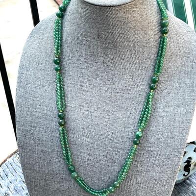 BEAUTIFUL GREEN JADE COLOR SECTIONAL NECKLACE