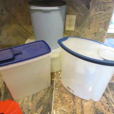LOT 64  TUPPERWARE AND OTHER FOOD STORAGE CONTAINERS