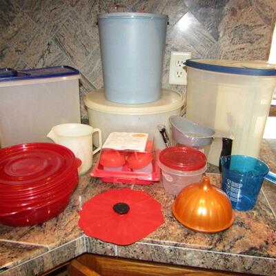 LOT 64  TUPPERWARE AND OTHER FOOD STORAGE CONTAINERS