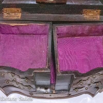 UNIQUE AND UNSUAL ANTIQUE ROSEWOOD JEWELRY BOX
