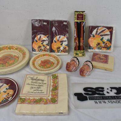 10+ Thanksgiving Dinner Disposable Plates/Napkins. Candles, S&P Shakers - New