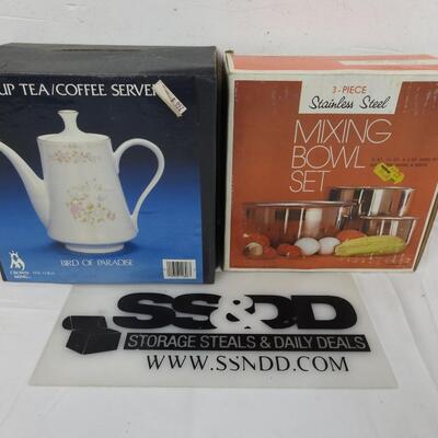 Kitchen lot: 6 cup tea/coffee server & 3 pc stainless steel bowls New old stock