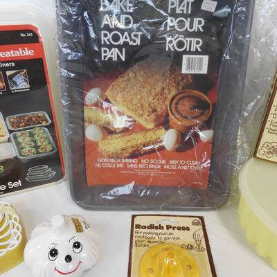 Unused Vintage Kitchen Items: Food Containers, Roast Pan, Veggie Steamer - New