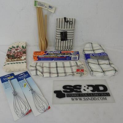 8+ Kitchen Lot: Washcloths, Spoons, Whisks, Plastic Wrap, Cloth Napkins - New
