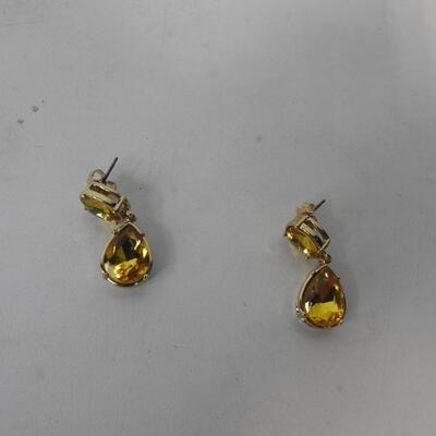 Avon Yellow Hues Statement Necklace and Earring Set - New