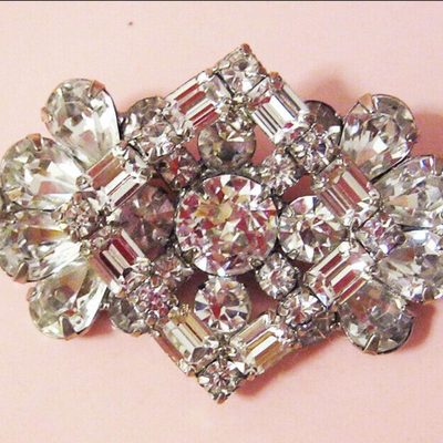 MS Vintage Weiss Rhinestone Pin Brooch Art Deco Design Clear Crystals Silver Tone