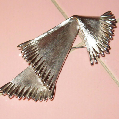 MS 1950s Crown Trifari Pin Brooch Silver Tone Scarf Pashmina Shawl Alfred Philippe