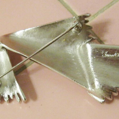 MS 1950s Crown Trifari Pin Brooch Silver Tone Scarf Pashmina Shawl Alfred Philippe