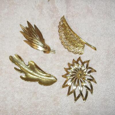 MS 4 Gold Tone Pins Brooches Monet Coro Oscar del La Renta Corocraft